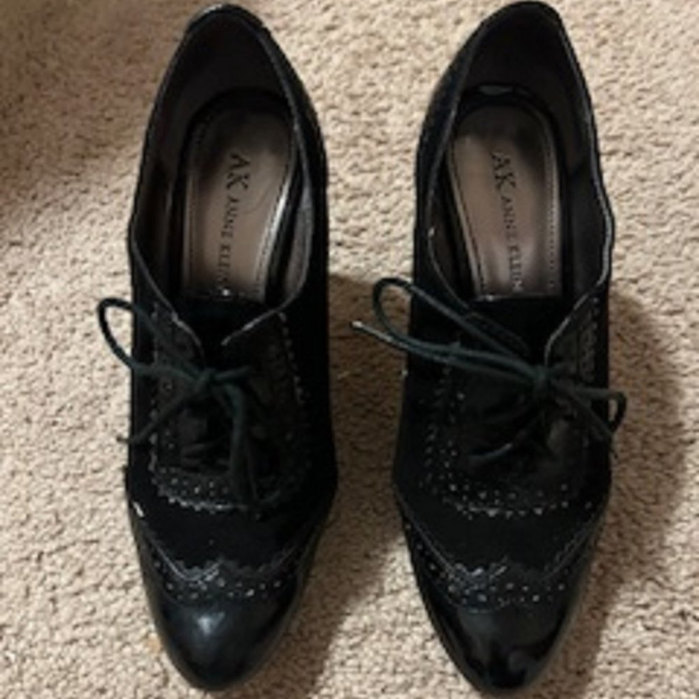 Women's Heels Closed Toe String Enclosure Anne Klein Size 6 Heels 3 1/2 Inches